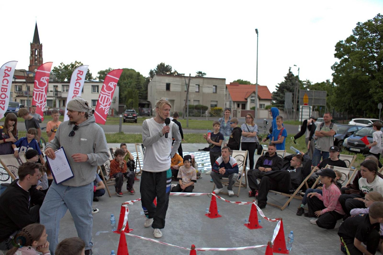Zdjęcie w galerii na portalu naszraciborz.pl: Breaking na Zamkowej, breaking pod Muzeum [FOTO i WIDEO] wiadomości z regionu