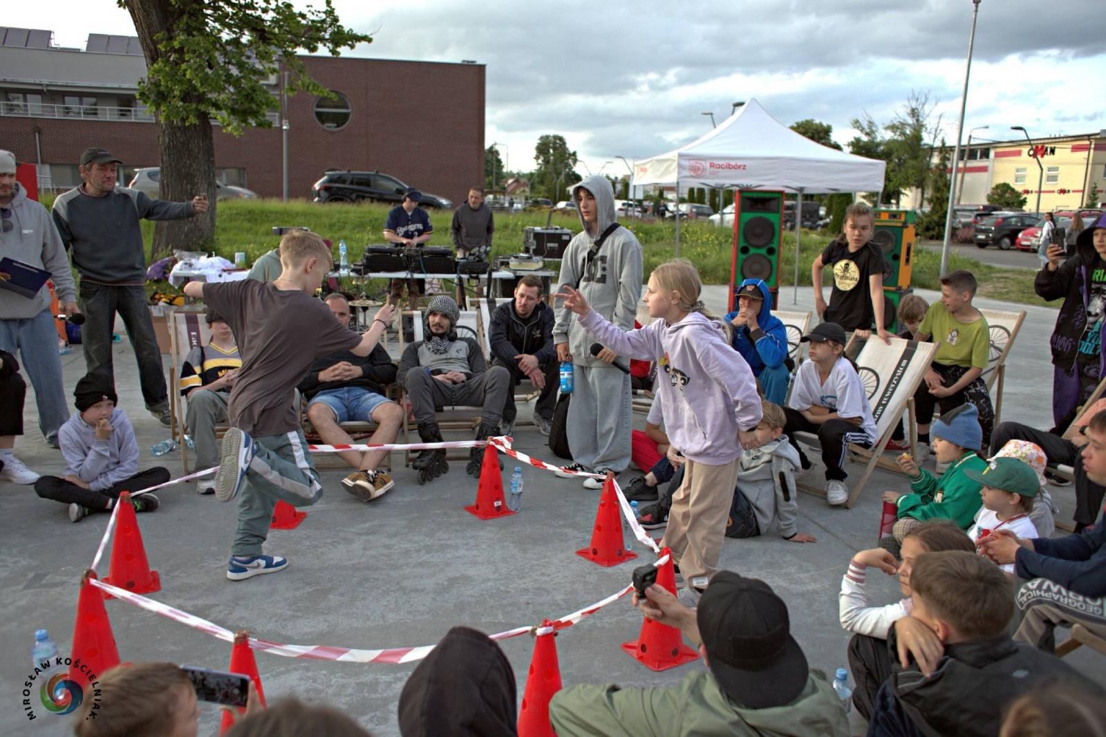 Zdjęcie w galerii na portalu naszraciborz.pl: Breaking na Zamkowej, breaking pod Muzeum [FOTO i WIDEO] wiadomości z regionu