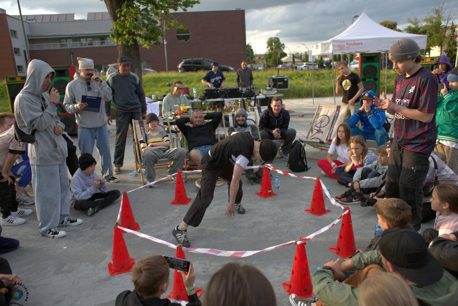 Zdjęcie w galerii na portalu naszraciborz.pl: Breaking na Zamkowej, breaking pod Muzeum [FOTO i WIDEO] wiadomości z regionu