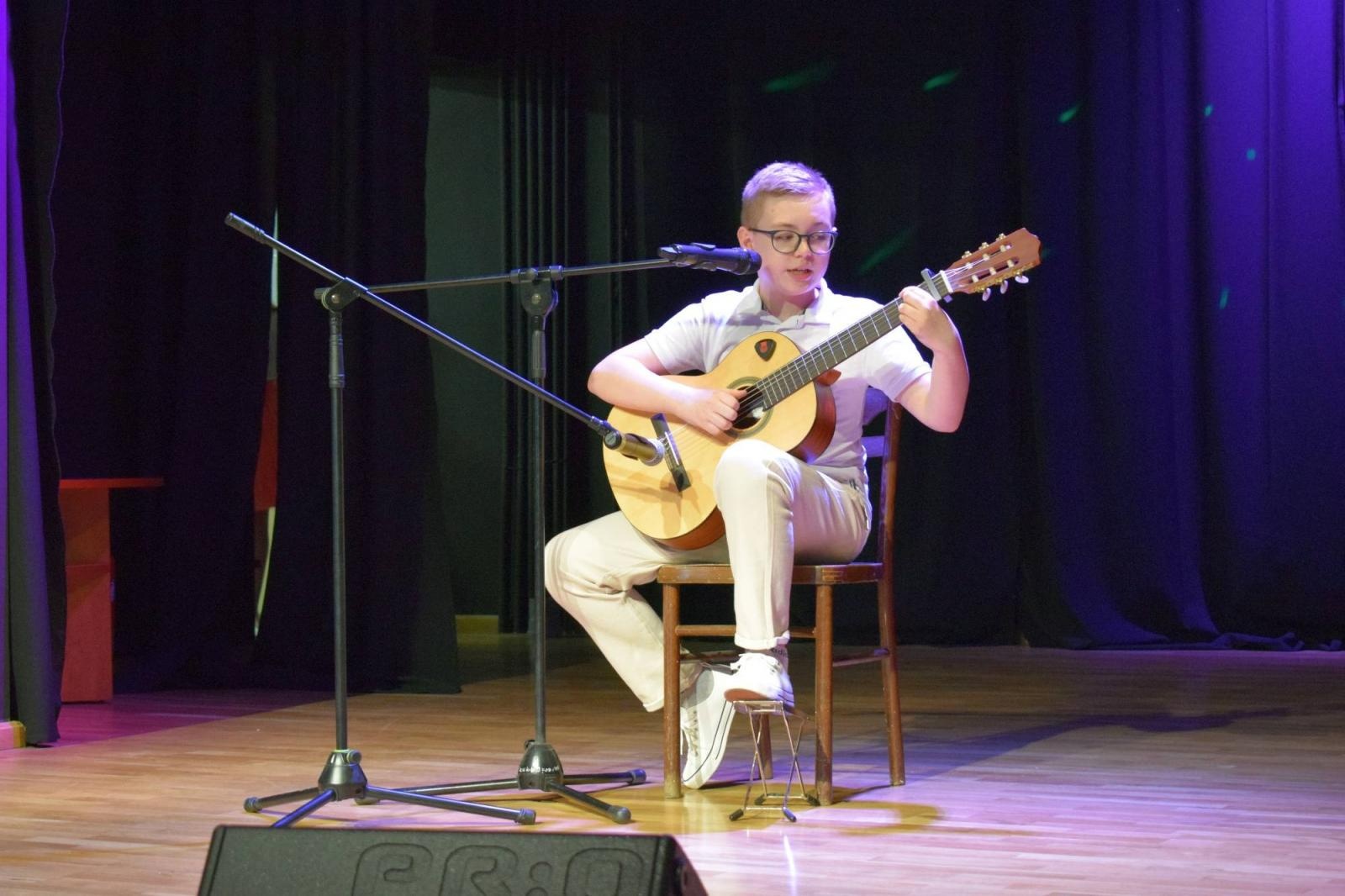 Zdjęcie w galerii na portalu naszraciborz.pl: Znamy najlepszych wokalistów Powiatowego Festiwalu Twórczości Artystycznej wiadomości z regionu