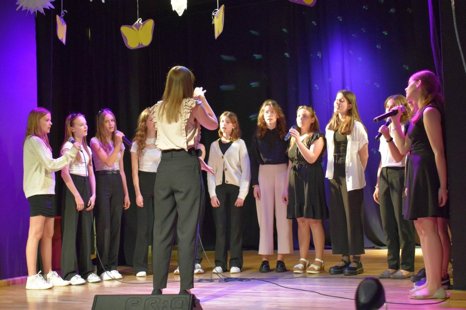 Zdjęcie w galerii na portalu naszraciborz.pl: Znamy najlepszych wokalistów Powiatowego Festiwalu Twórczości Artystycznej wiadomości z regionu