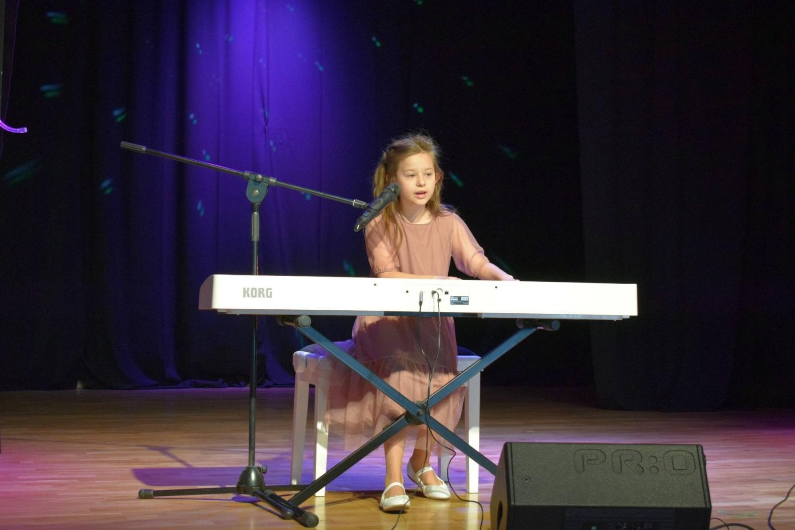 Zdjęcie w galerii na portalu naszraciborz.pl: Znamy najlepszych wokalistów Powiatowego Festiwalu Twórczości Artystycznej wiadomości z regionu