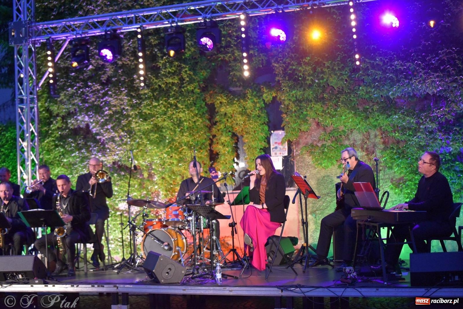 Zdjęcie w galerii na portalu naszraciborz.pl: Roztańczona Ofka, czyli dancing pod Tęczową [FOTO i WIDEO] wiadomości z regionu