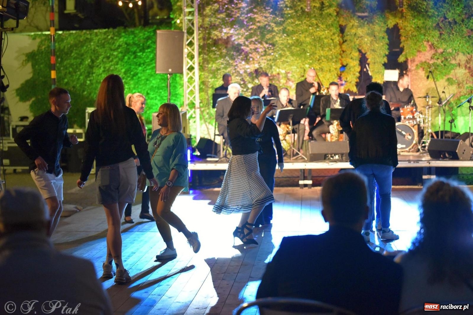 Zdjęcie w galerii na portalu naszraciborz.pl: Roztańczona Ofka, czyli dancing pod Tęczową [FOTO i WIDEO] wiadomości z regionu