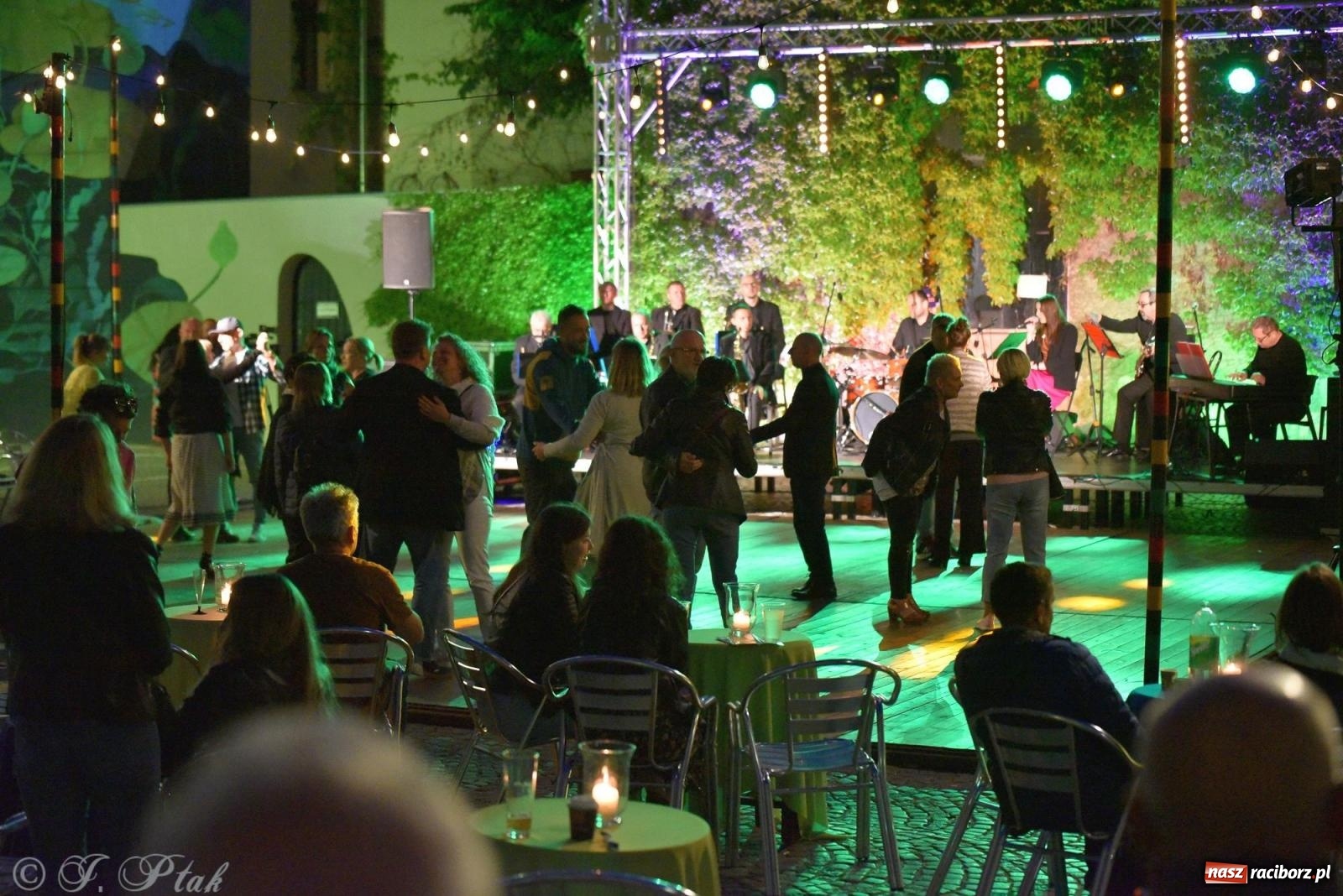 Zdjęcie w galerii na portalu naszraciborz.pl: Roztańczona Ofka, czyli dancing pod Tęczową [FOTO i WIDEO] wiadomości z regionu