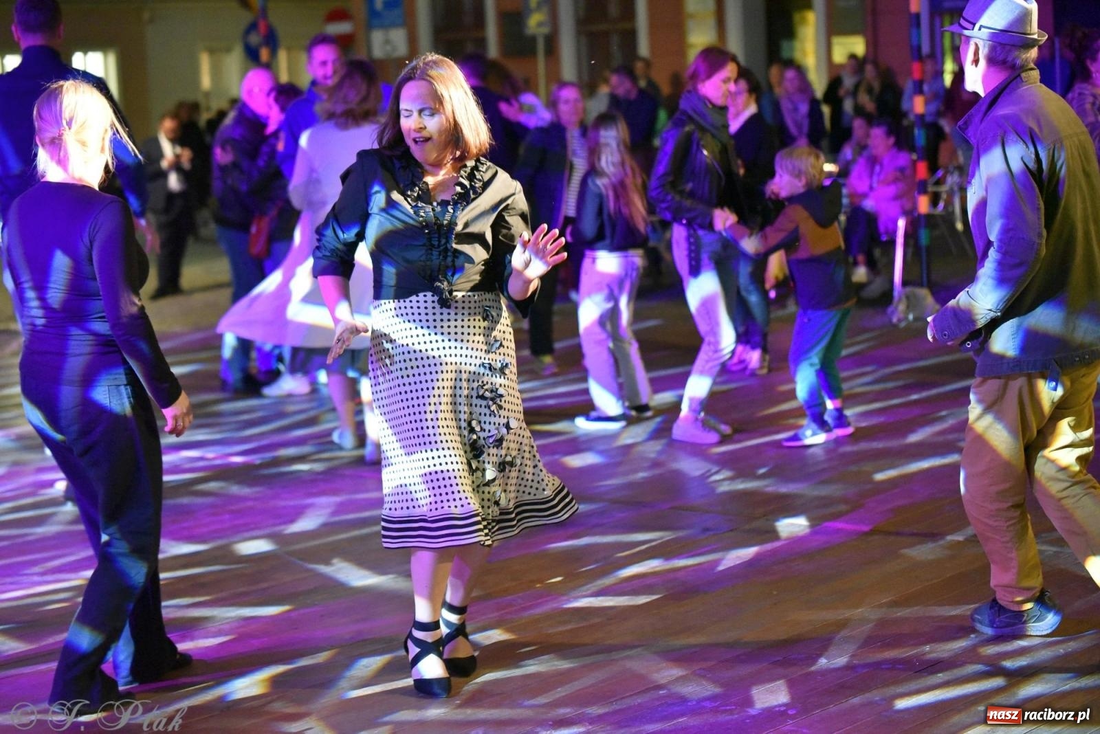 Zdjęcie w galerii na portalu naszraciborz.pl: Roztańczona Ofka, czyli dancing pod Tęczową [FOTO i WIDEO] wiadomości z regionu