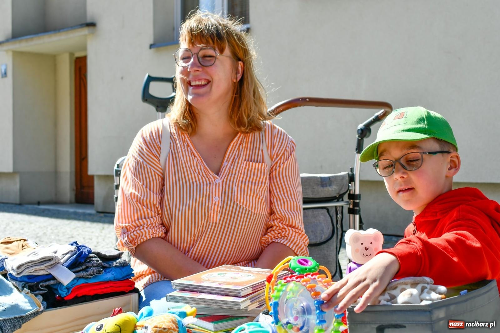 Zdjęcie w galerii na portalu naszraciborz.pl: Raciborski bazarek rzeczy używanych [FOTO i WIDEO] wiadomości z regionu
