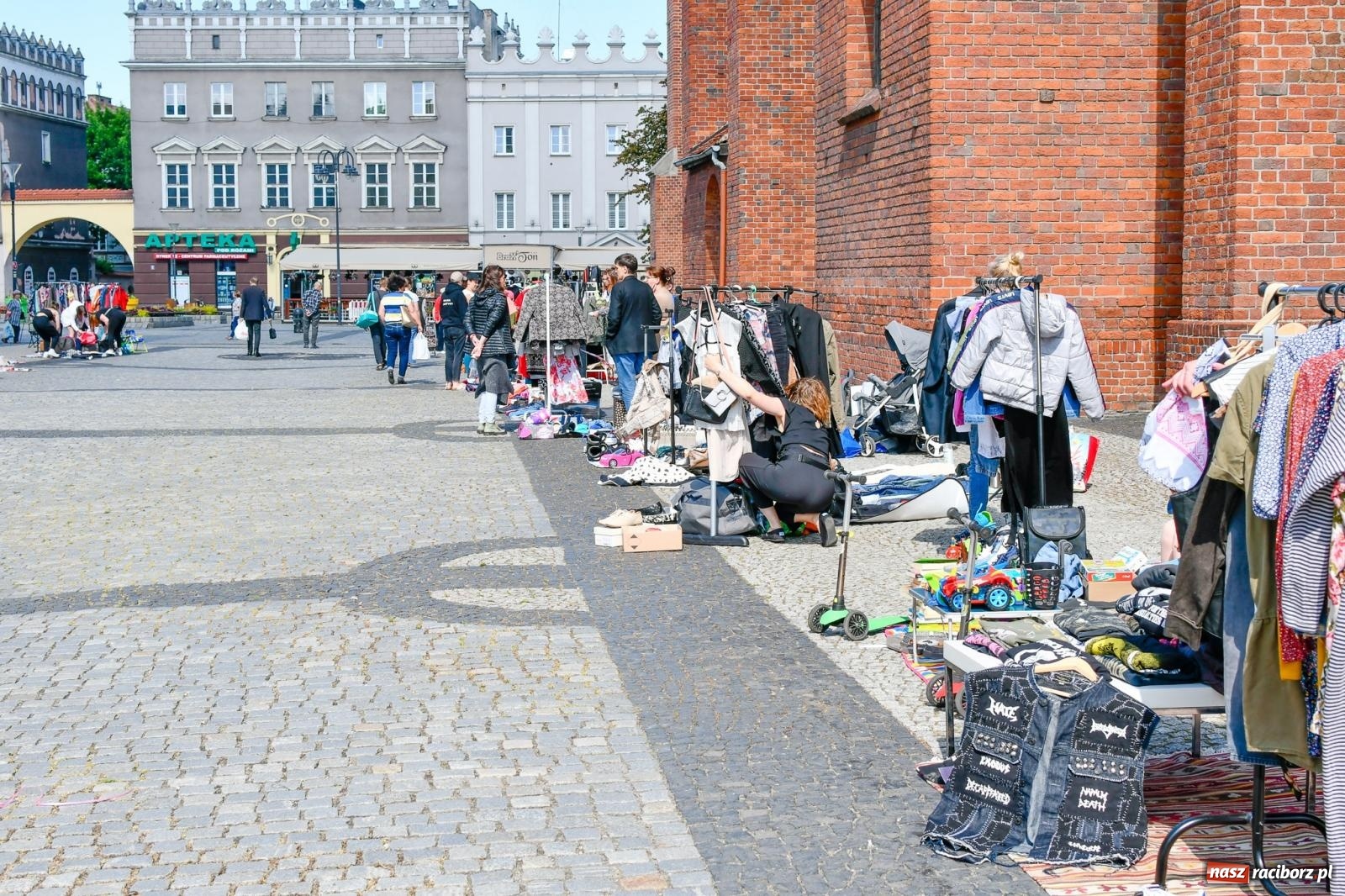 Zdjęcie w galerii na portalu naszraciborz.pl: Raciborski bazarek rzeczy używanych [FOTO i WIDEO] wiadomości z regionu