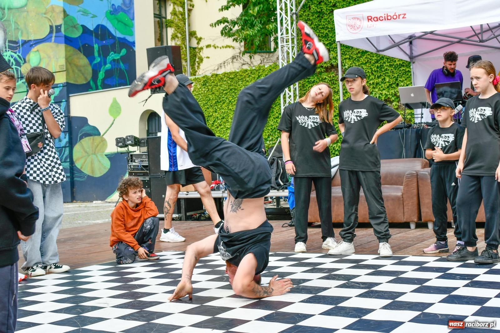 Zdjęcie w galerii na portalu naszraciborz.pl: Breaking pod Muzeum na Dni Raciborza [FOTO i MUZEUM] wiadomości z regionu