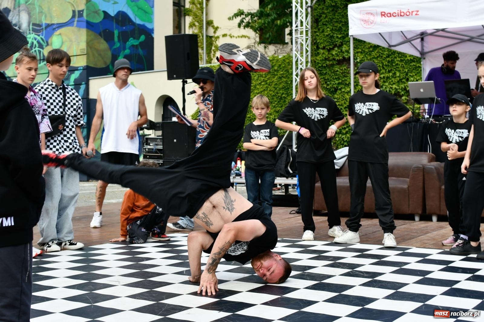 Zdjęcie w galerii na portalu naszraciborz.pl: Breaking pod Muzeum na Dni Raciborza [FOTO i MUZEUM] wiadomości z regionu