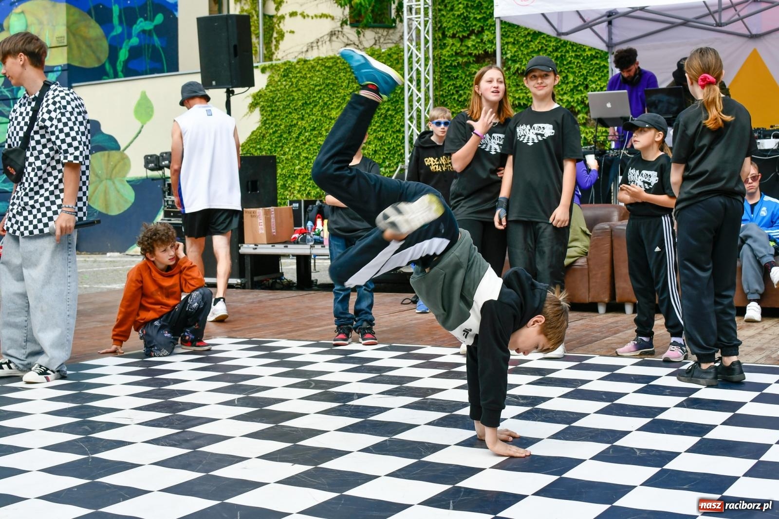 Zdjęcie w galerii na portalu naszraciborz.pl: Breaking pod Muzeum na Dni Raciborza [FOTO i MUZEUM] wiadomości z regionu