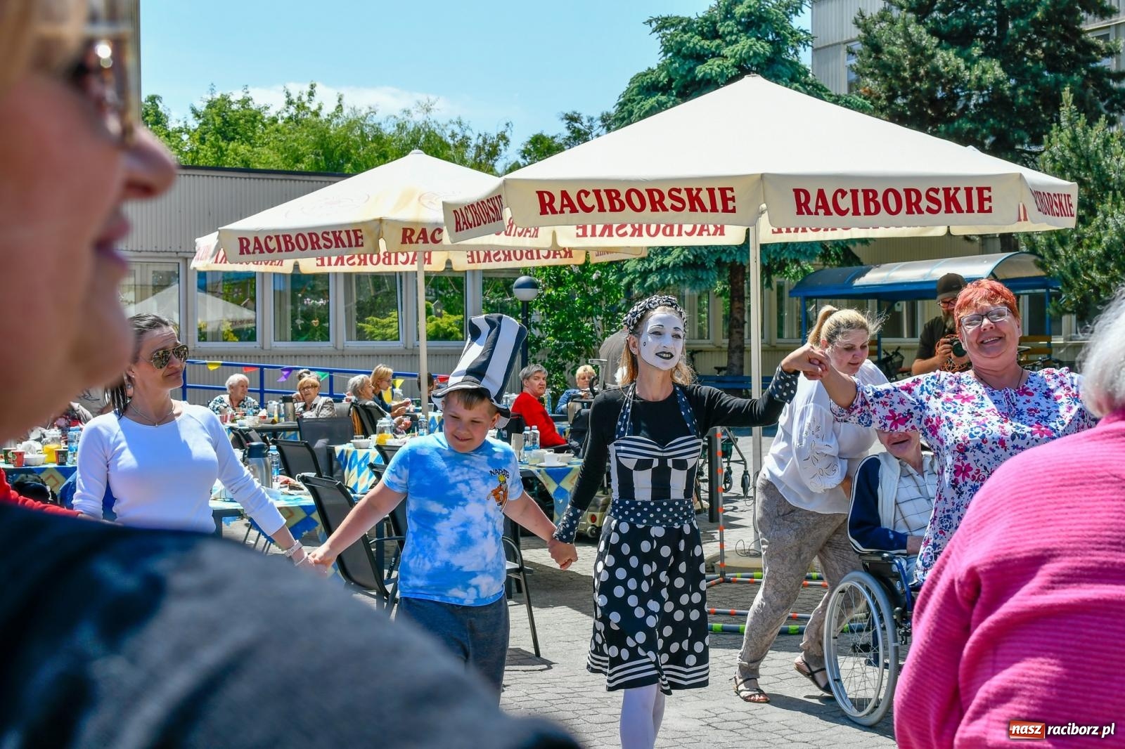 Zdjęcie w galerii na portalu naszraciborz.pl: Szampańska zabawa seniorów ze Złotej Jesieni [FOTO i WIDEO] wiadomości z regionu