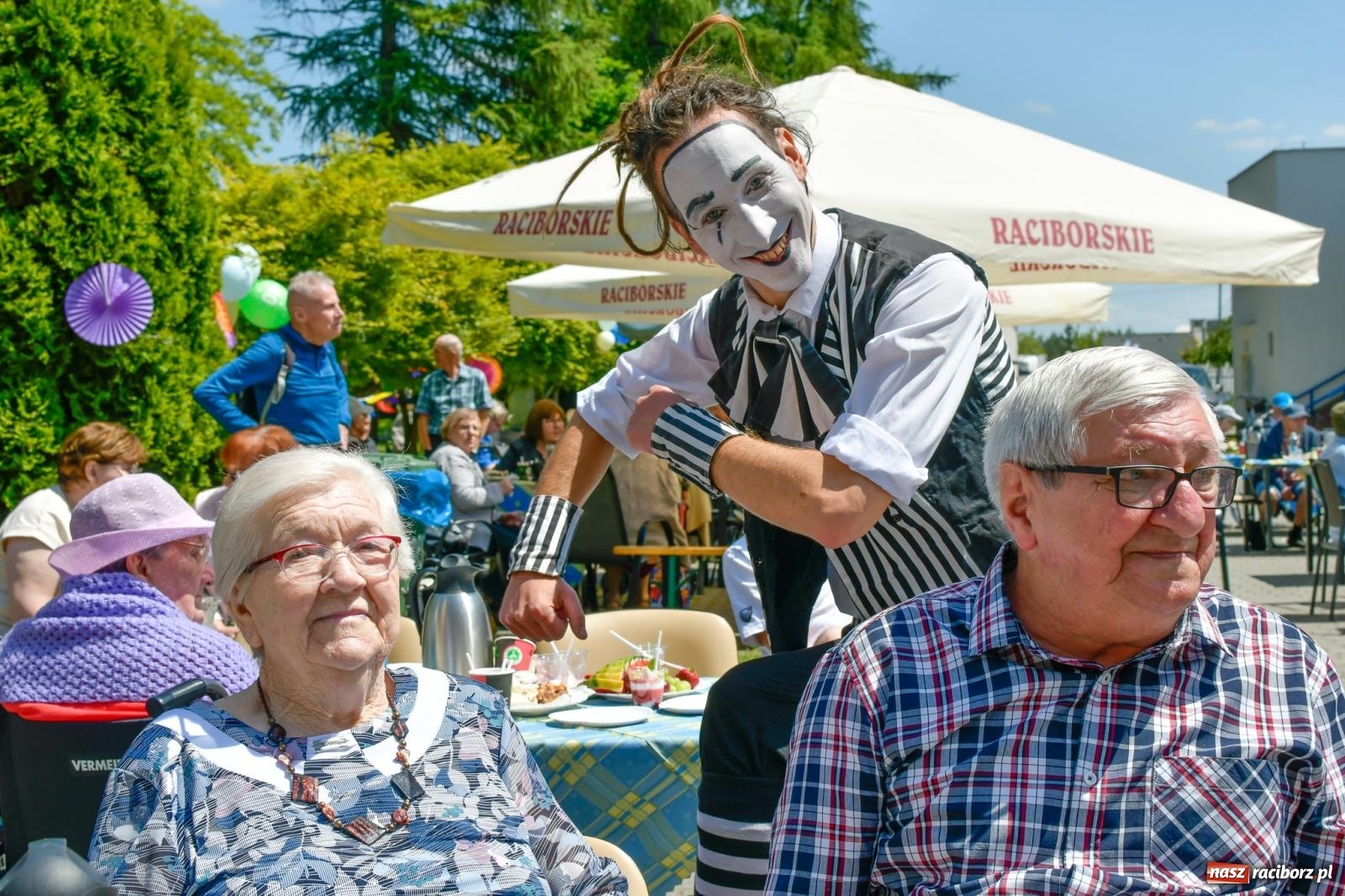 Zdjęcie w galerii na portalu naszraciborz.pl: Szampańska zabawa seniorów ze Złotej Jesieni [FOTO i WIDEO] wiadomości z regionu
