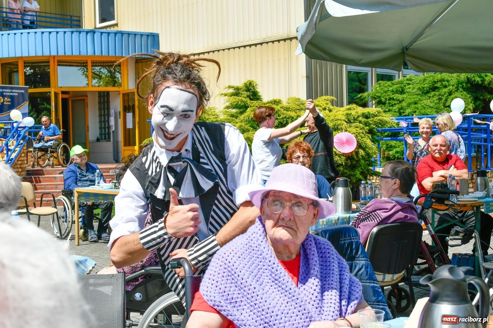 Zdjęcie w galerii na portalu naszraciborz.pl: Szampańska zabawa seniorów ze Złotej Jesieni [FOTO i WIDEO] wiadomości z regionu