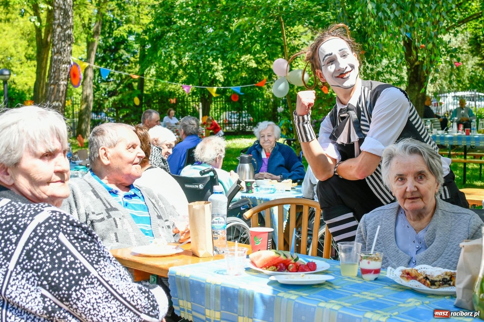 Zdjęcie w galerii na portalu naszraciborz.pl: Szampańska zabawa seniorów ze Złotej Jesieni [FOTO i WIDEO] wiadomości z regionu