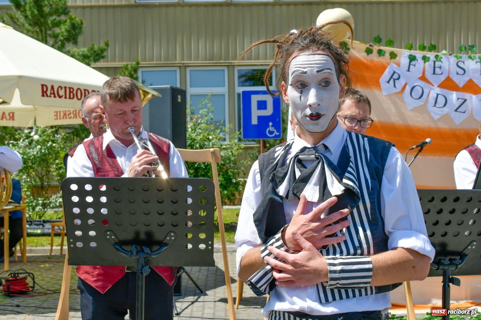 Zdjęcie w galerii na portalu naszraciborz.pl: Szampańska zabawa seniorów ze Złotej Jesieni [FOTO i WIDEO] wiadomości z regionu