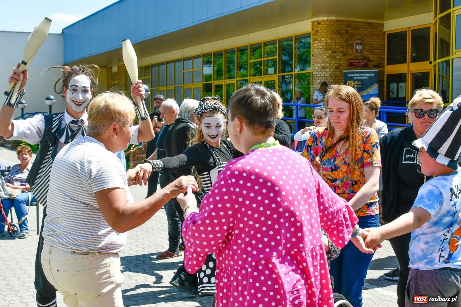 Zdjęcie w galerii na portalu naszraciborz.pl: Szampańska zabawa seniorów ze Złotej Jesieni [FOTO i WIDEO] wiadomości z regionu