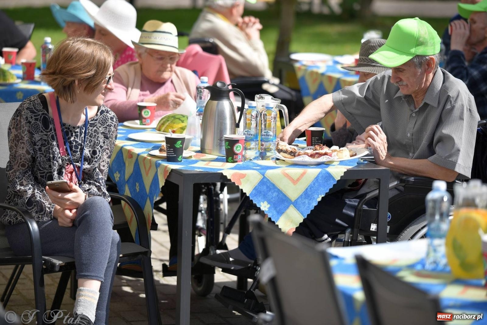 Zdjęcie w galerii na portalu naszraciborz.pl: Szampańska zabawa seniorów ze Złotej Jesieni [FOTO i WIDEO] wiadomości z regionu