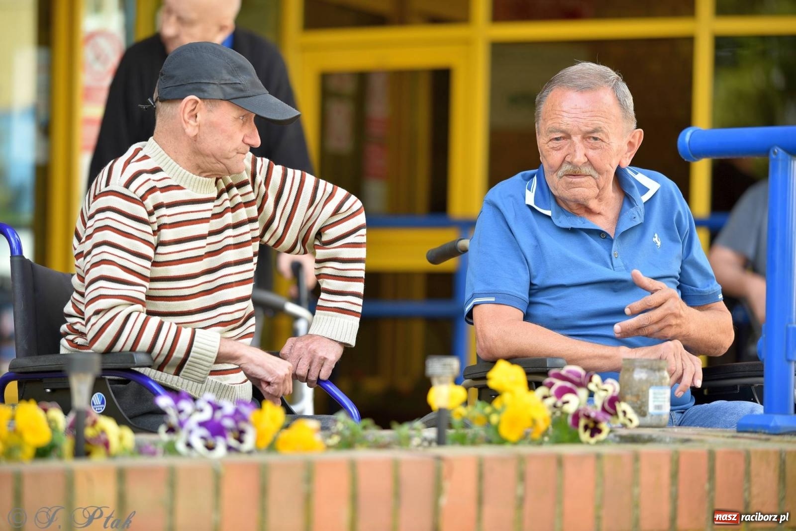 Zdjęcie w galerii na portalu naszraciborz.pl: Szampańska zabawa seniorów ze Złotej Jesieni [FOTO i WIDEO] wiadomości z regionu