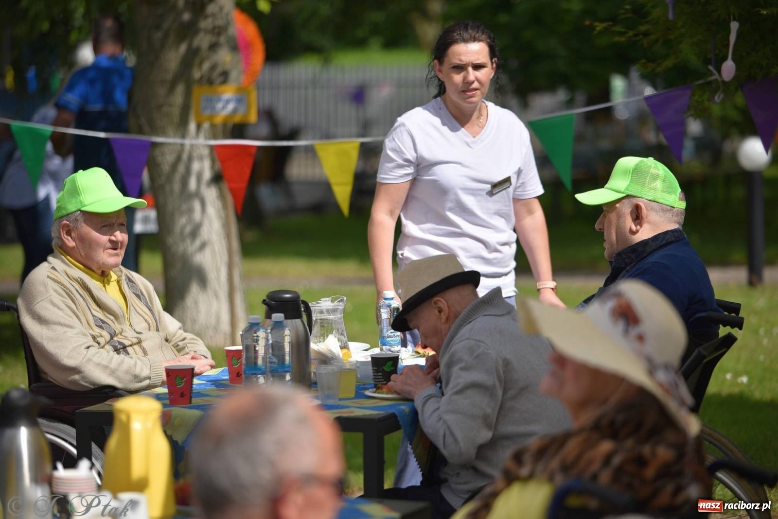 Zdjęcie w galerii na portalu naszraciborz.pl: Szampańska zabawa seniorów ze Złotej Jesieni [FOTO i WIDEO] wiadomości z regionu