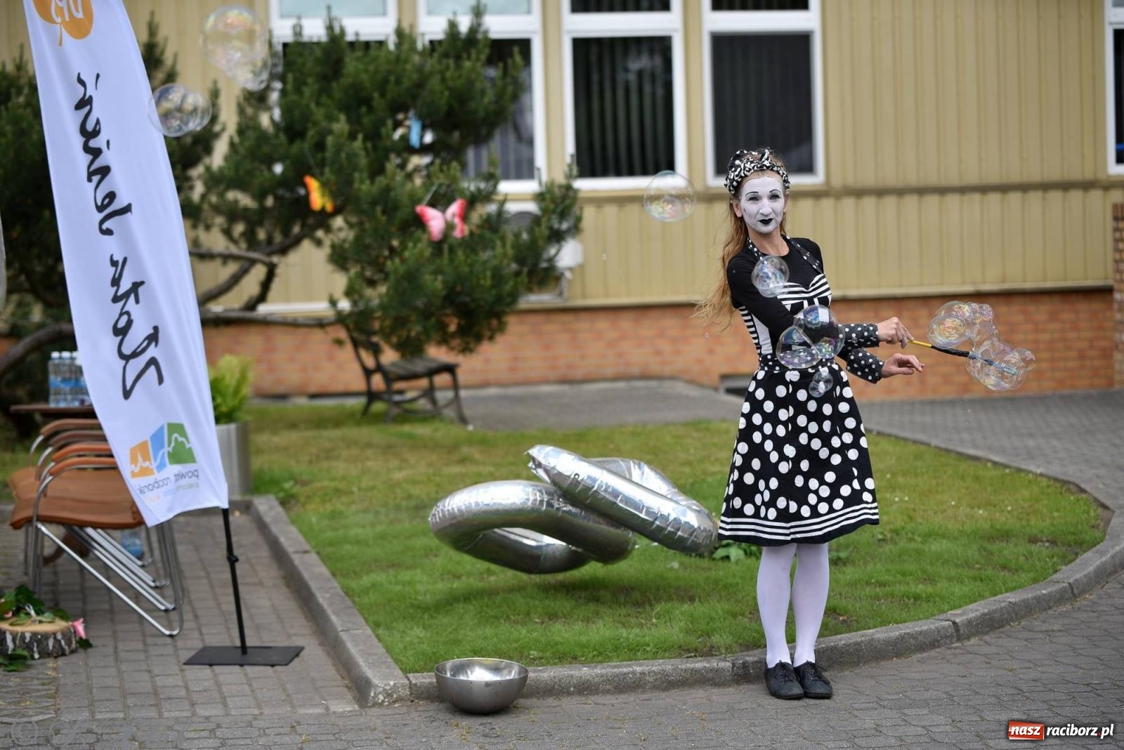 Zdjęcie w galerii na portalu naszraciborz.pl: Szampańska zabawa seniorów ze Złotej Jesieni [FOTO i WIDEO] wiadomości z regionu