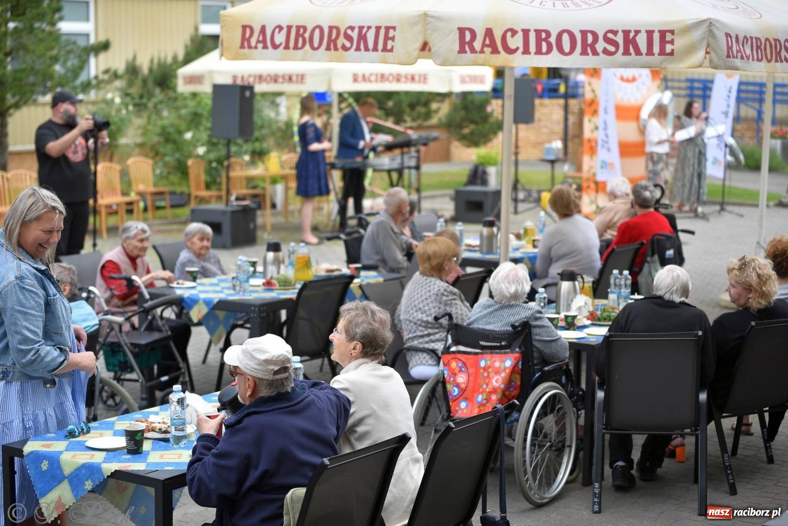 Zdjęcie w galerii na portalu naszraciborz.pl: Szampańska zabawa seniorów ze Złotej Jesieni [FOTO i WIDEO] wiadomości z regionu