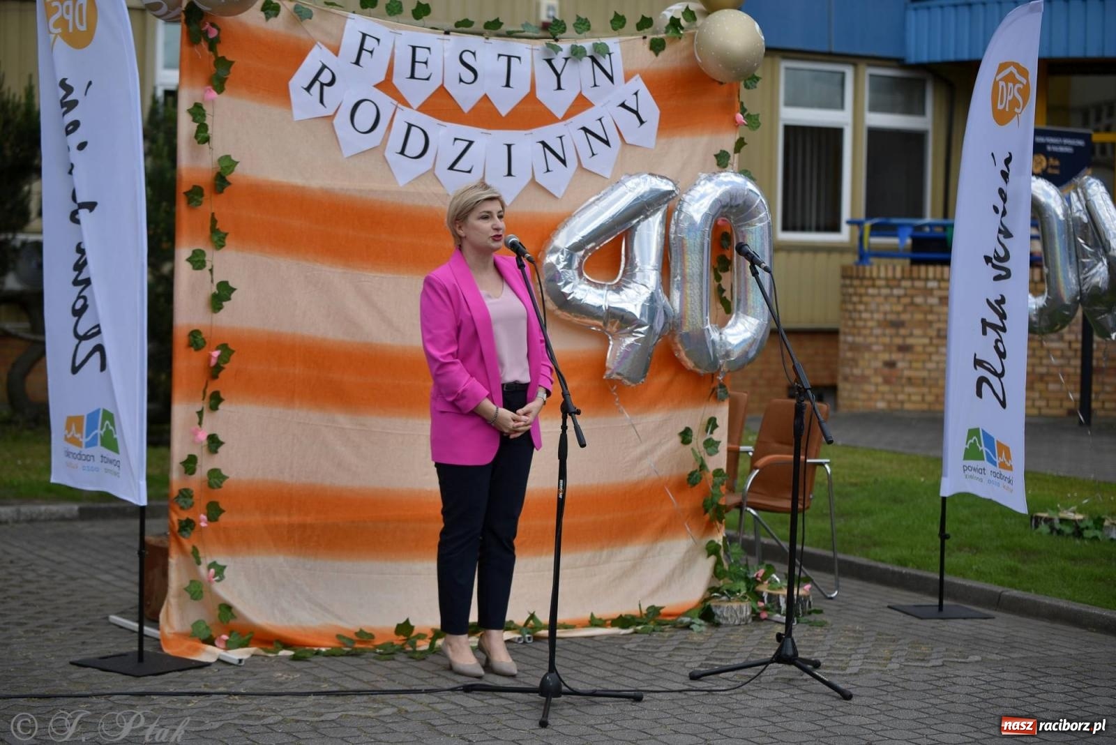 Zdjęcie w galerii na portalu naszraciborz.pl: Szampańska zabawa seniorów ze Złotej Jesieni [FOTO i WIDEO] wiadomości z regionu