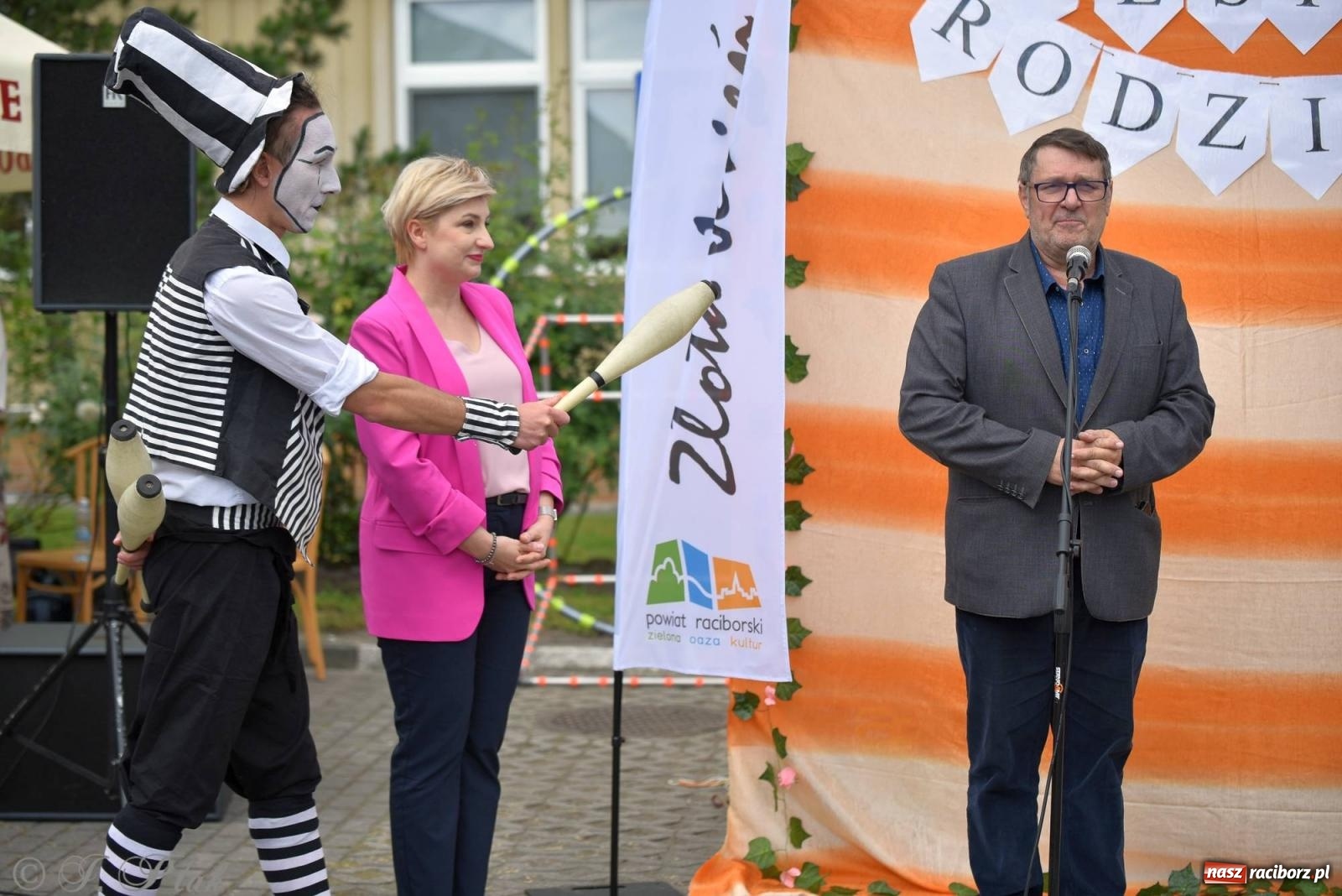 Zdjęcie w galerii na portalu naszraciborz.pl: Szampańska zabawa seniorów ze Złotej Jesieni [FOTO i WIDEO] wiadomości z regionu