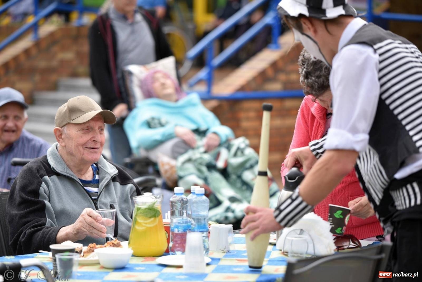 Zdjęcie w galerii na portalu naszraciborz.pl: Szampańska zabawa seniorów ze Złotej Jesieni [FOTO i WIDEO] wiadomości z regionu