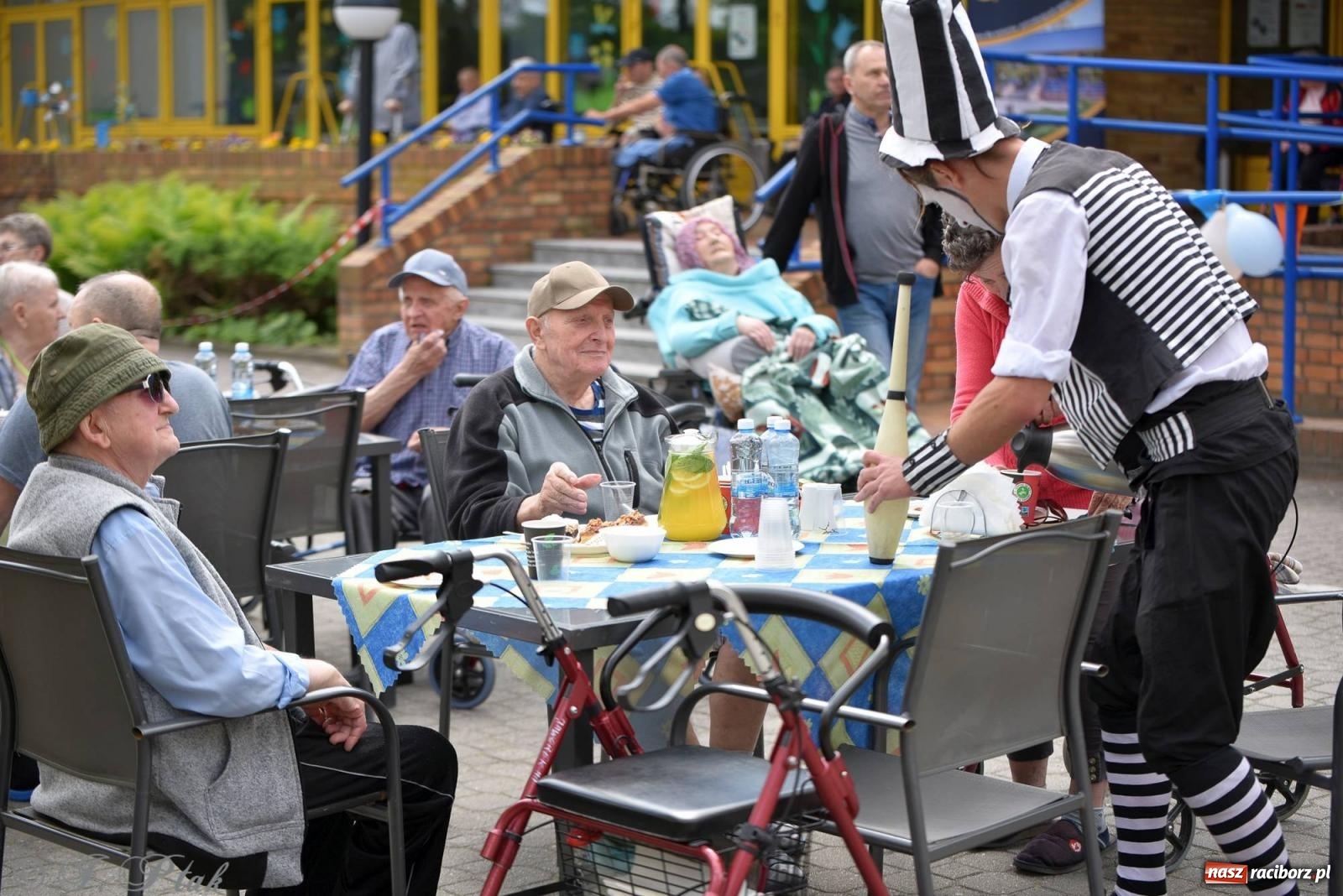Zdjęcie w galerii na portalu naszraciborz.pl: Szampańska zabawa seniorów ze Złotej Jesieni [FOTO i WIDEO] wiadomości z regionu