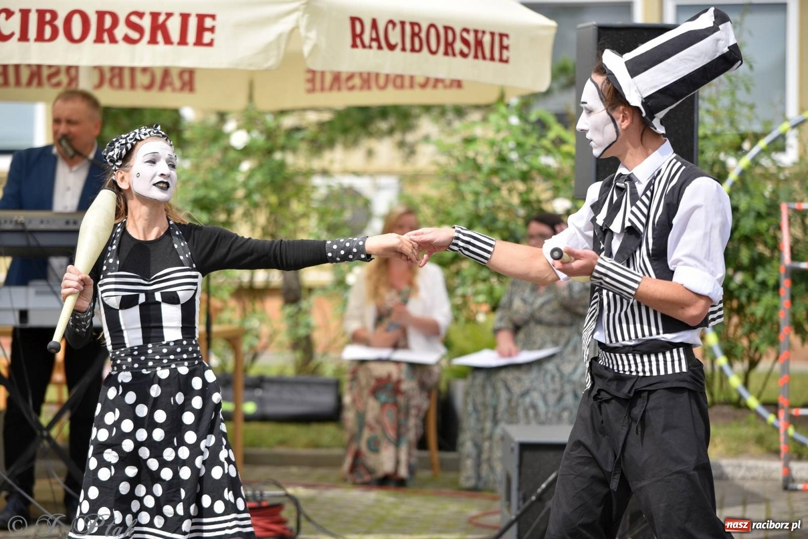 Zdjęcie w galerii na portalu naszraciborz.pl: Szampańska zabawa seniorów ze Złotej Jesieni [FOTO i WIDEO] wiadomości z regionu
