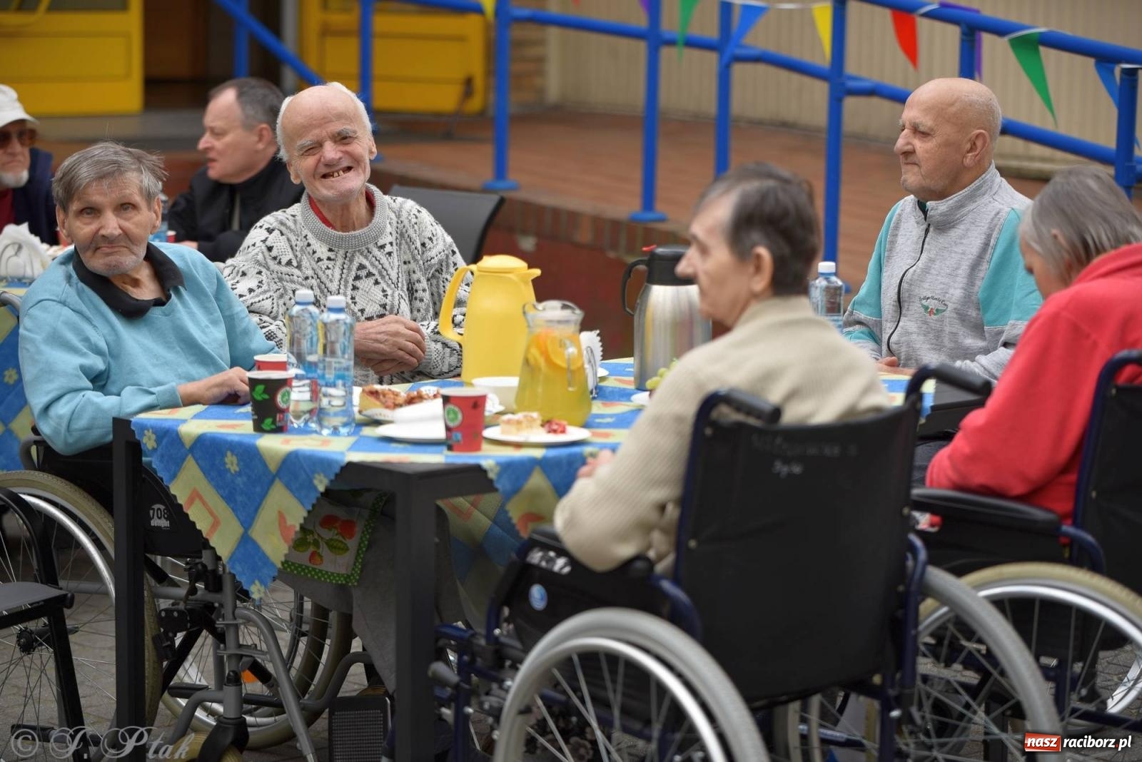 Zdjęcie w galerii na portalu naszraciborz.pl: Szampańska zabawa seniorów ze Złotej Jesieni [FOTO i WIDEO] wiadomości z regionu