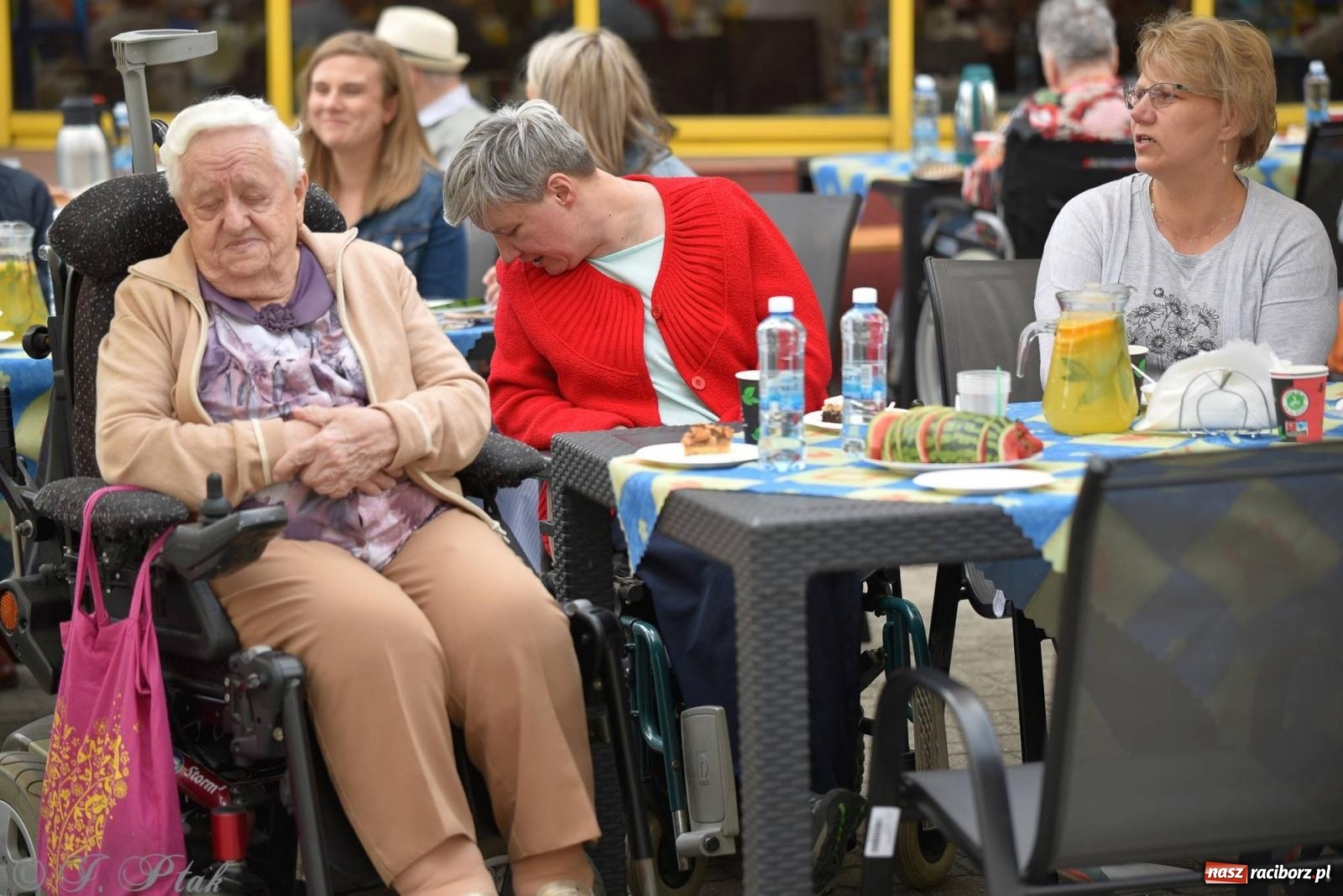 Zdjęcie w galerii na portalu naszraciborz.pl: Szampańska zabawa seniorów ze Złotej Jesieni [FOTO i WIDEO] wiadomości z regionu