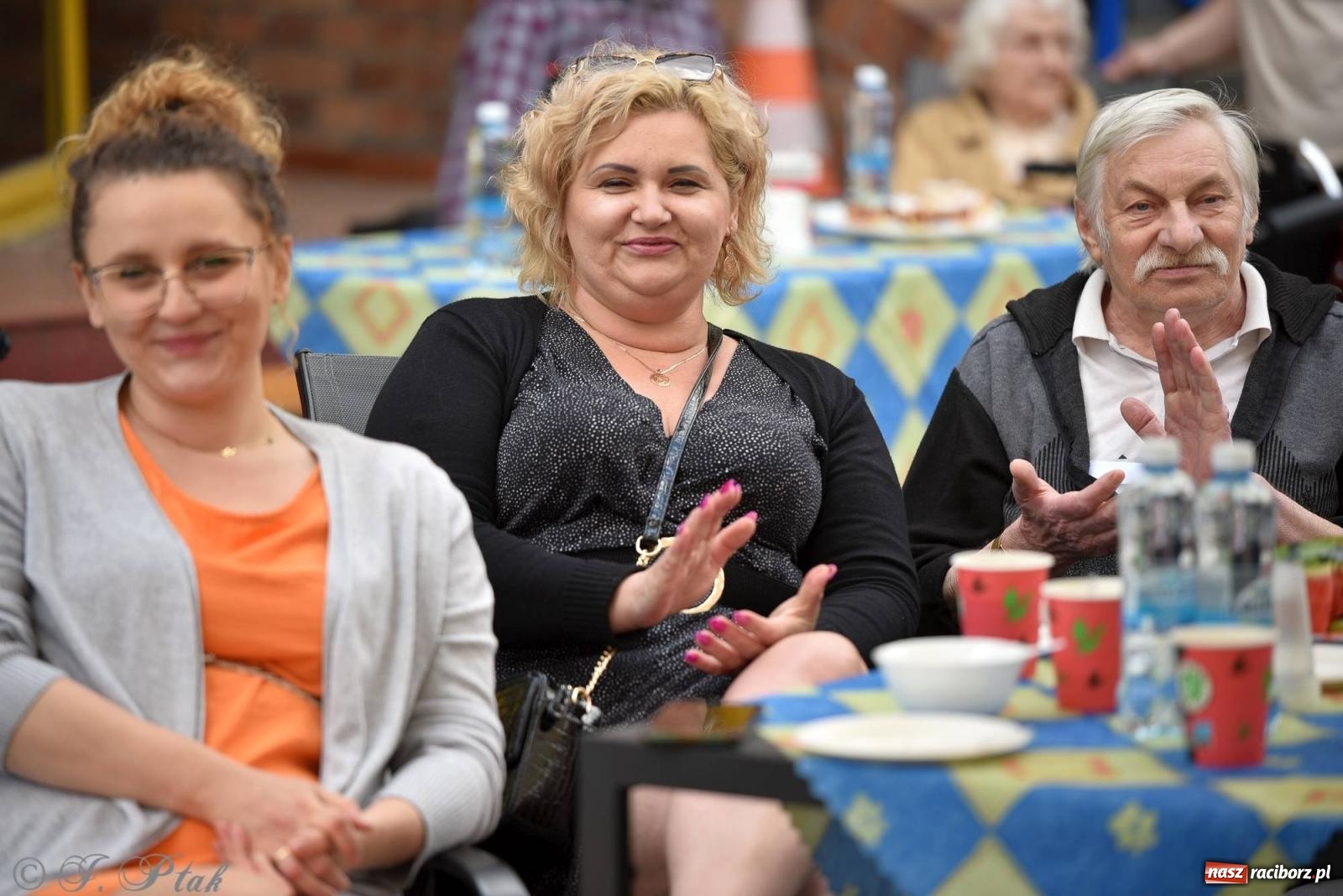 Zdjęcie w galerii na portalu naszraciborz.pl: Szampańska zabawa seniorów ze Złotej Jesieni [FOTO i WIDEO] wiadomości z regionu