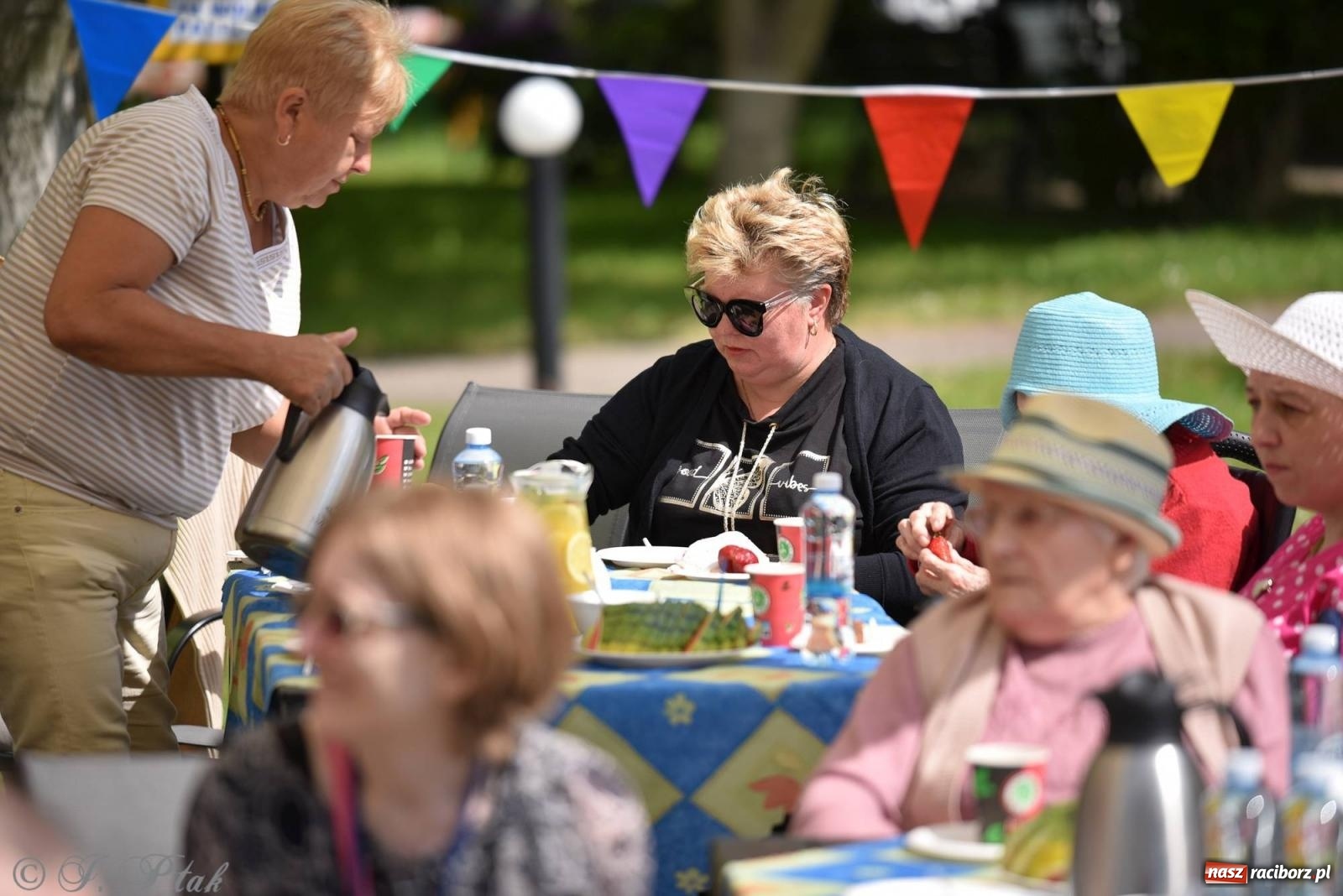 Zdjęcie w galerii na portalu naszraciborz.pl: Szampańska zabawa seniorów ze Złotej Jesieni [FOTO i WIDEO] wiadomości z regionu