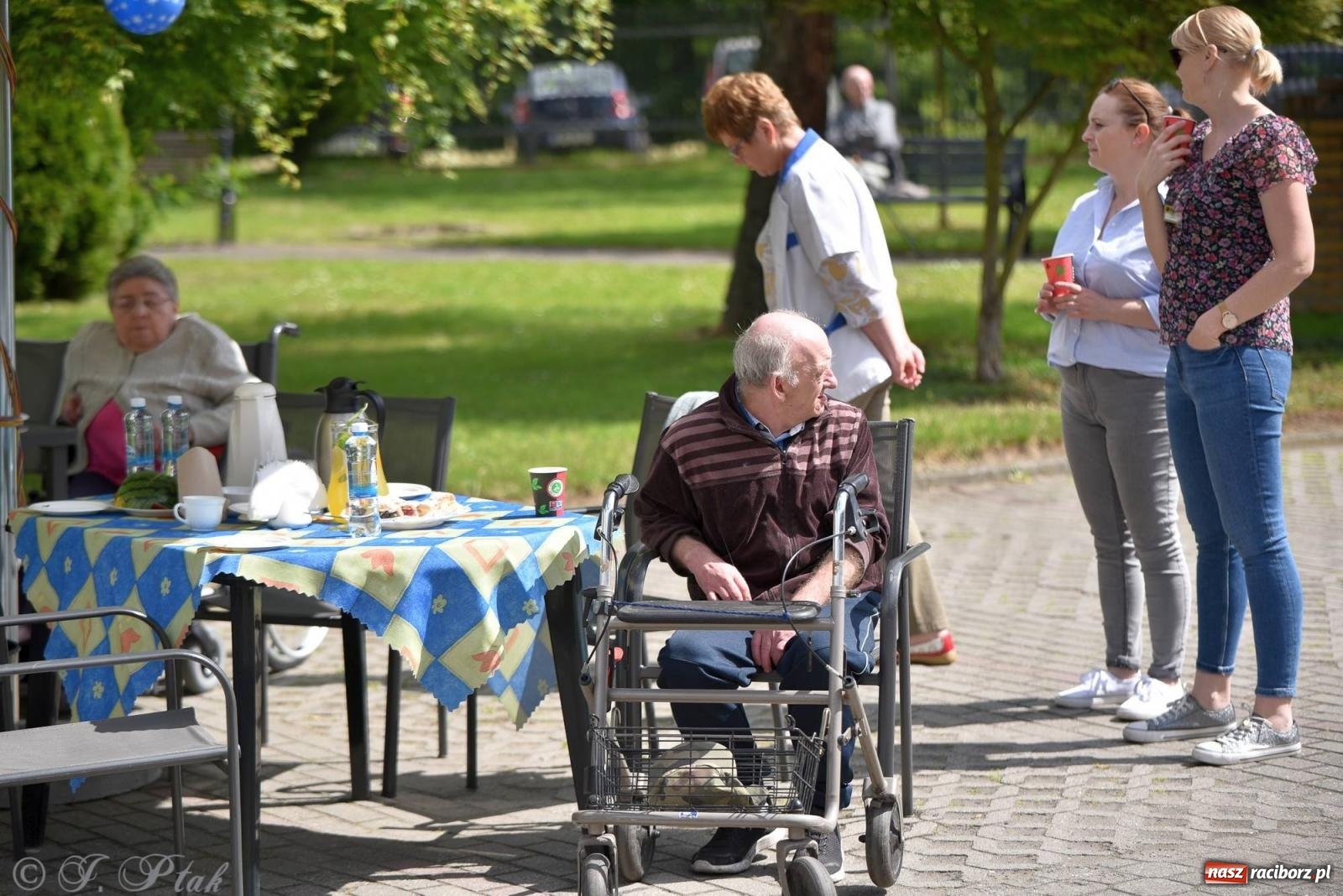 Zdjęcie w galerii na portalu naszraciborz.pl: Szampańska zabawa seniorów ze Złotej Jesieni [FOTO i WIDEO] wiadomości z regionu
