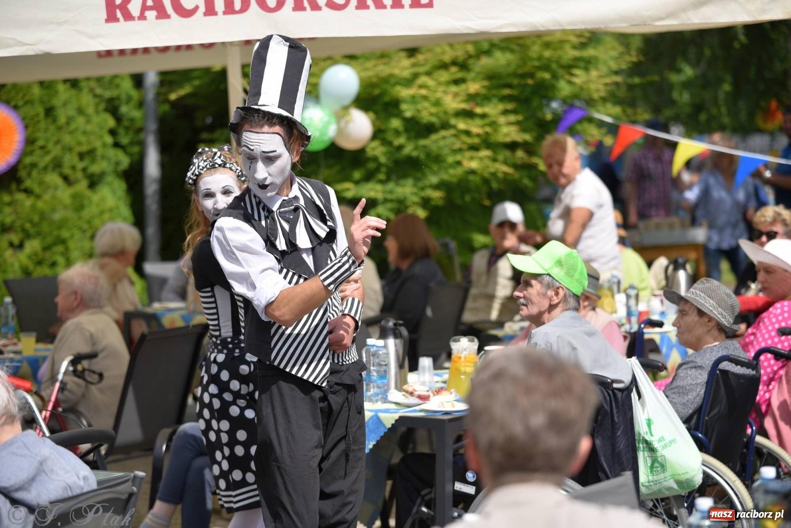 Zdjęcie w galerii na portalu naszraciborz.pl: Szampańska zabawa seniorów ze Złotej Jesieni [FOTO i WIDEO] wiadomości z regionu