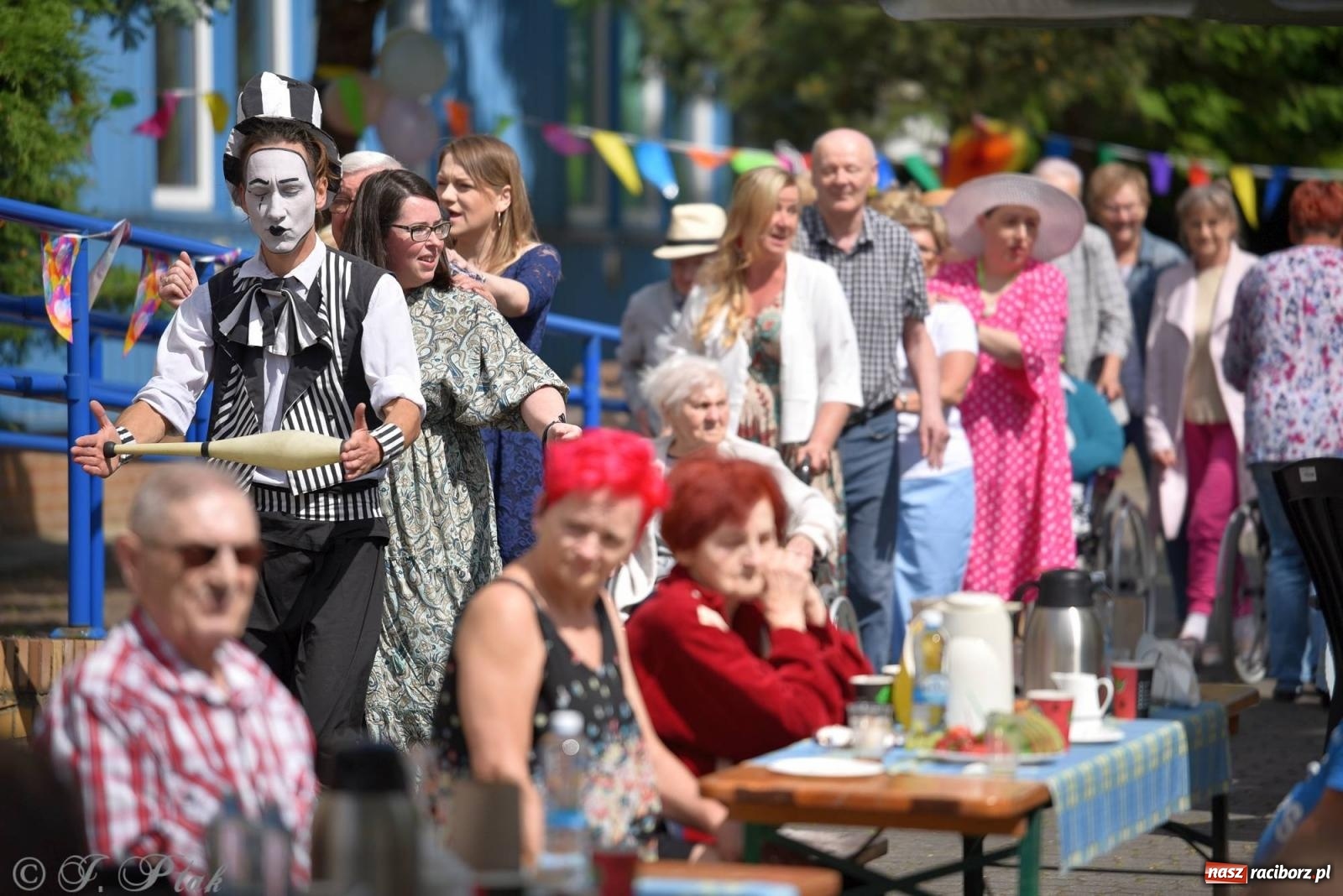 Zdjęcie w galerii na portalu naszraciborz.pl: Szampańska zabawa seniorów ze Złotej Jesieni [FOTO i WIDEO] wiadomości z regionu