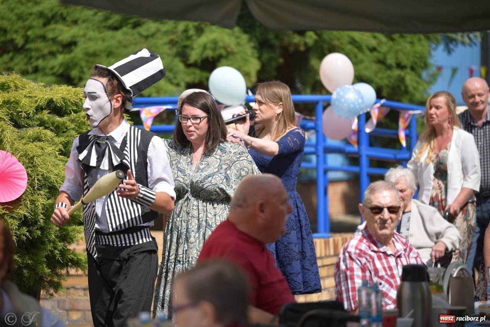 Zdjęcie w galerii na portalu naszraciborz.pl: Szampańska zabawa seniorów ze Złotej Jesieni [FOTO i WIDEO] wiadomości z regionu