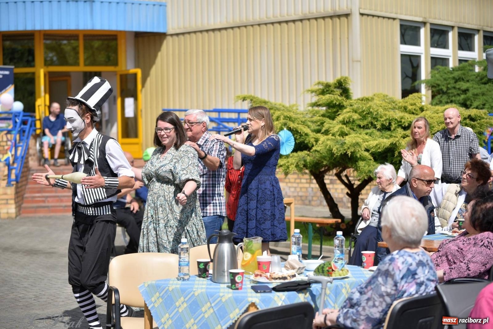 Zdjęcie w galerii na portalu naszraciborz.pl: Szampańska zabawa seniorów ze Złotej Jesieni [FOTO i WIDEO] wiadomości z regionu