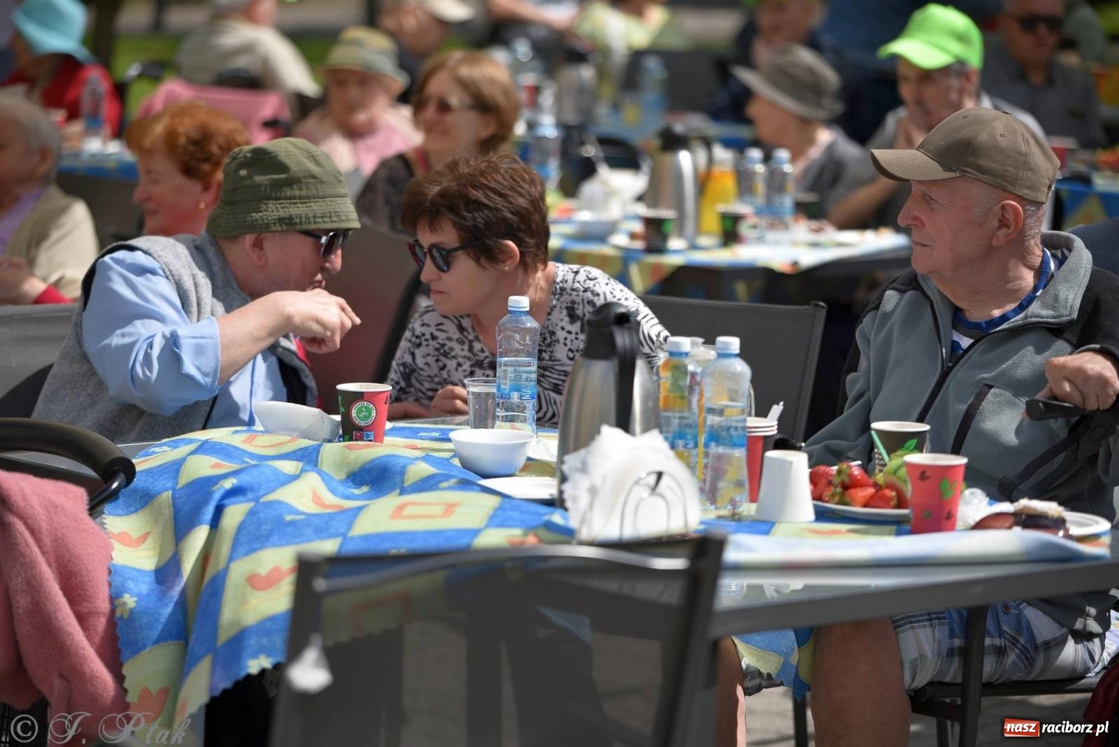 Zdjęcie w galerii na portalu naszraciborz.pl: Szampańska zabawa seniorów ze Złotej Jesieni [FOTO i WIDEO] wiadomości z regionu