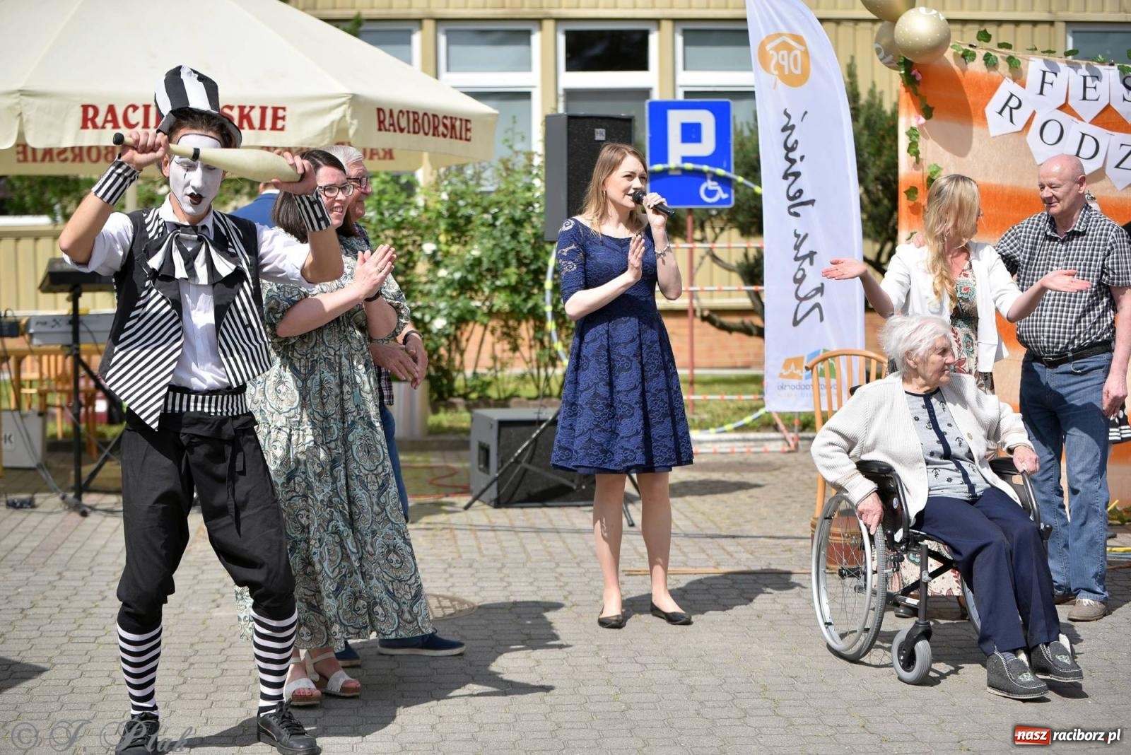 Zdjęcie w galerii na portalu naszraciborz.pl: Szampańska zabawa seniorów ze Złotej Jesieni [FOTO i WIDEO] wiadomości z regionu