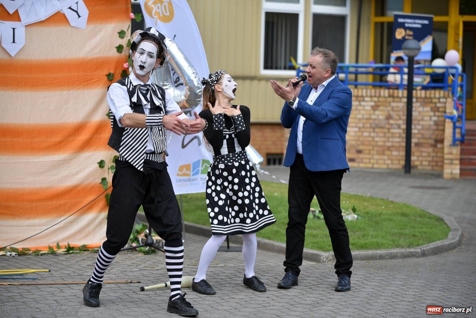 Zdjęcie w galerii na portalu naszraciborz.pl: Szampańska zabawa seniorów ze Złotej Jesieni [FOTO i WIDEO] wiadomości z regionu