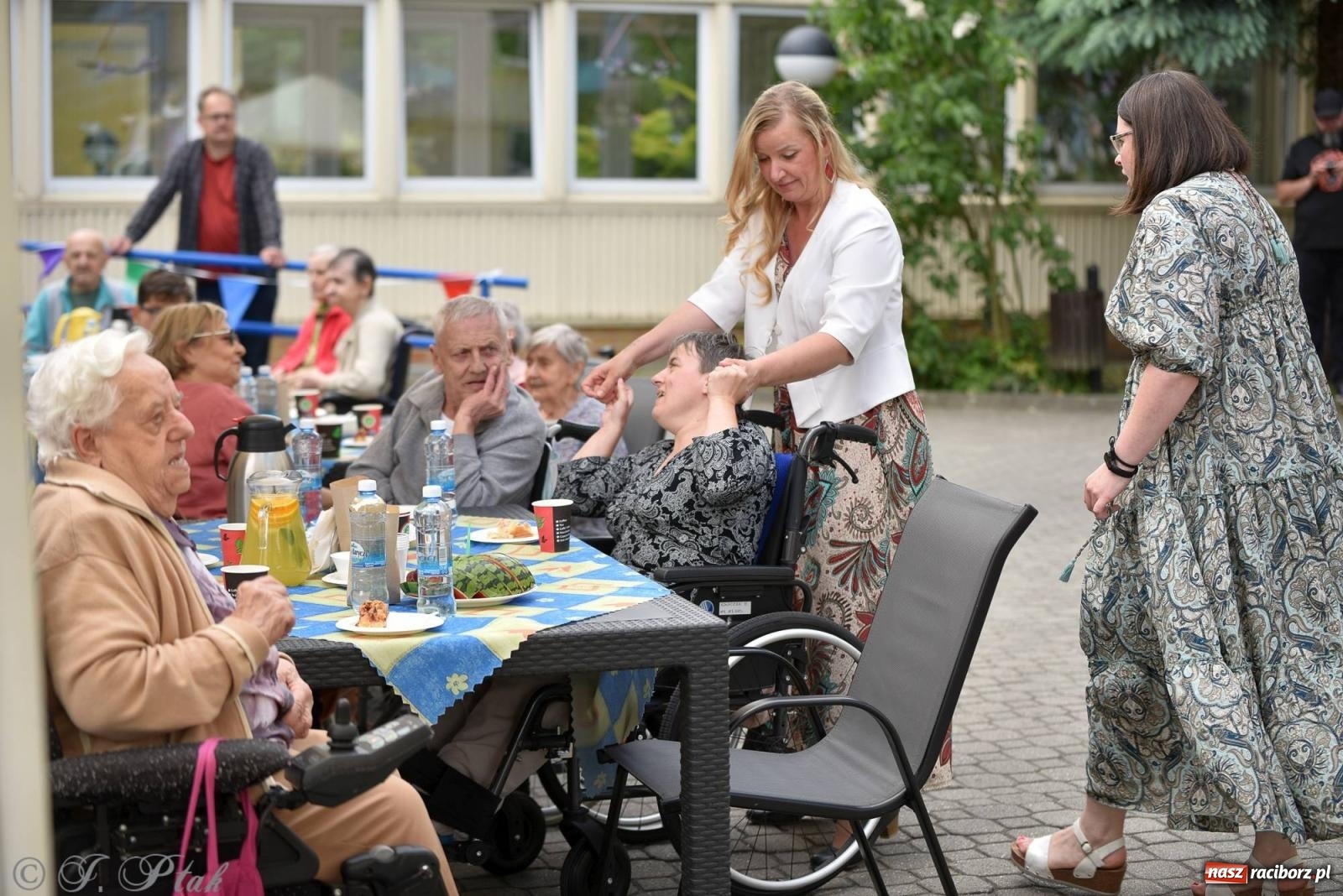 Zdjęcie w galerii na portalu naszraciborz.pl: Szampańska zabawa seniorów ze Złotej Jesieni [FOTO i WIDEO] wiadomości z regionu