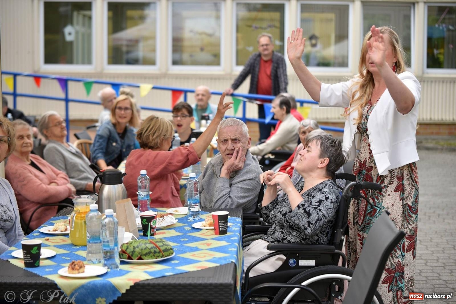Zdjęcie w galerii na portalu naszraciborz.pl: Szampańska zabawa seniorów ze Złotej Jesieni [FOTO i WIDEO] wiadomości z regionu