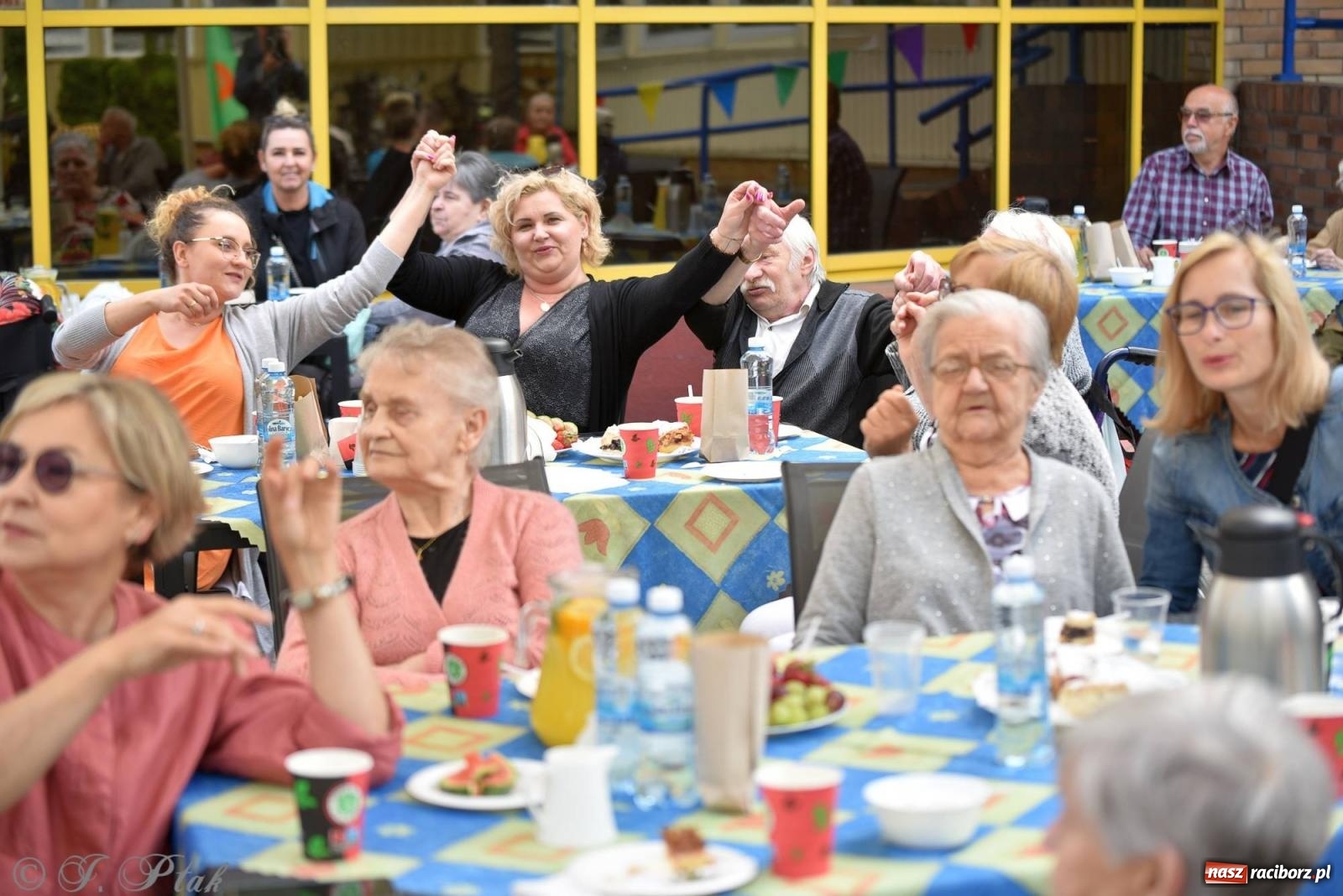 Zdjęcie w galerii na portalu naszraciborz.pl: Szampańska zabawa seniorów ze Złotej Jesieni [FOTO i WIDEO] wiadomości z regionu