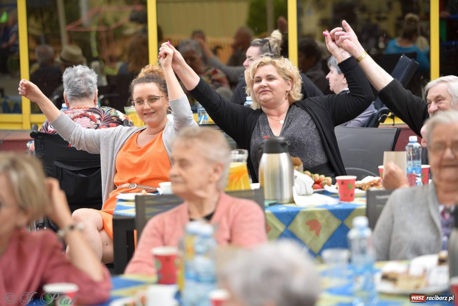 Zdjęcie w galerii na portalu naszraciborz.pl: Szampańska zabawa seniorów ze Złotej Jesieni [FOTO i WIDEO] wiadomości z regionu