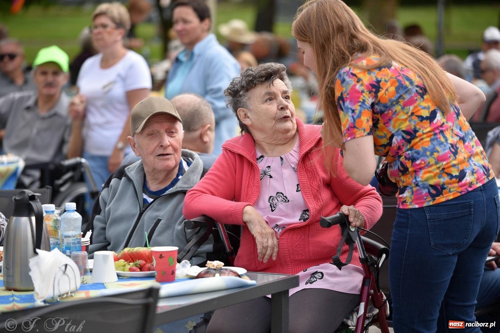 Zdjęcie w galerii na portalu naszraciborz.pl: Szampańska zabawa seniorów ze Złotej Jesieni [FOTO i WIDEO] wiadomości z regionu