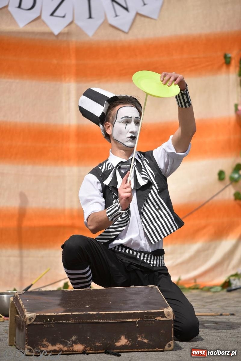 Zdjęcie w galerii na portalu naszraciborz.pl: Szampańska zabawa seniorów ze Złotej Jesieni [FOTO i WIDEO] wiadomości z regionu