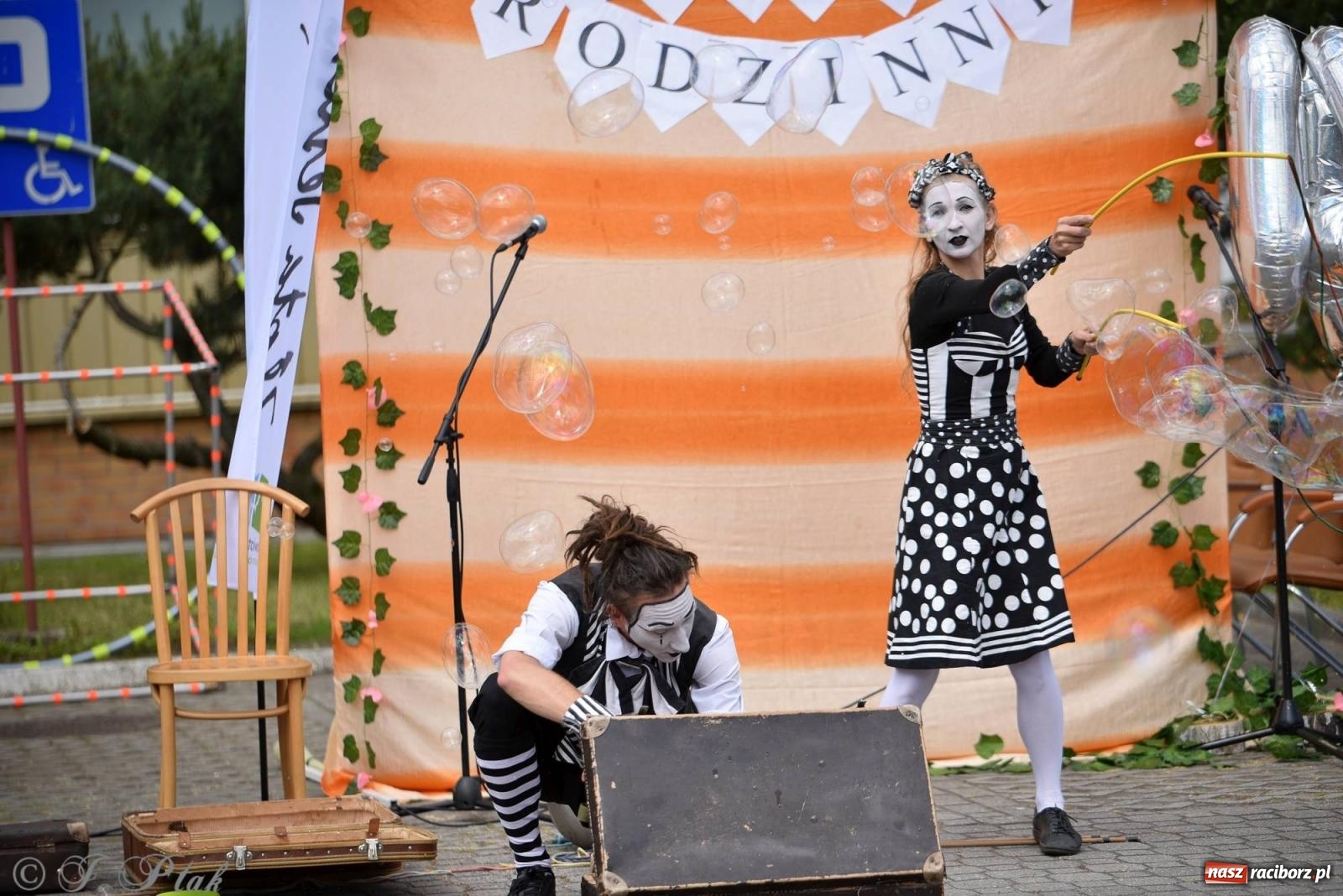 Zdjęcie w galerii na portalu naszraciborz.pl: Szampańska zabawa seniorów ze Złotej Jesieni [FOTO i WIDEO] wiadomości z regionu